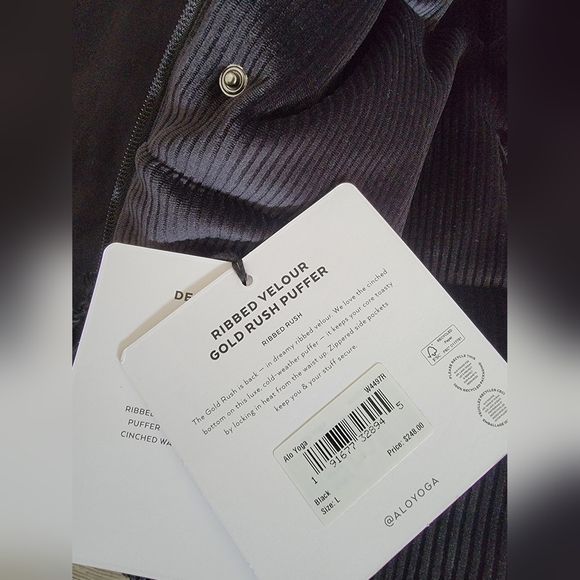 ALO Yoga Ribbed Velour Gold Rush Puffer in Black sz Large - Picture 9 of 9